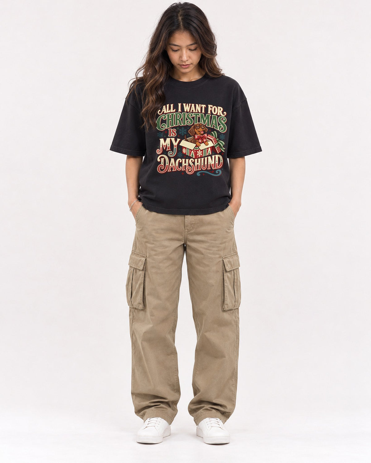 Mockup Boxy Heavyweight Tee Black female full-body 02