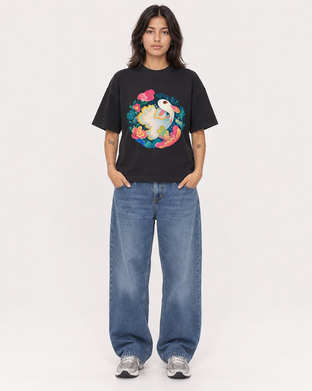 Mockup Boxy Heavyweight Tee Black female full-body 36