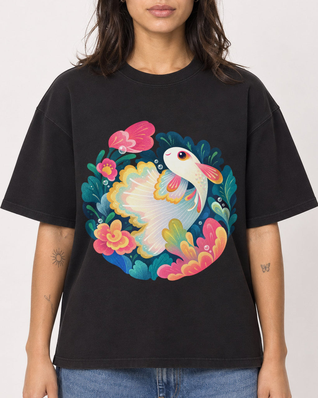 Mockup Boxy Heavyweight Tee Black female close-up 36