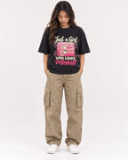 Mockup Boxy Heavyweight Tee Black female full-body 02