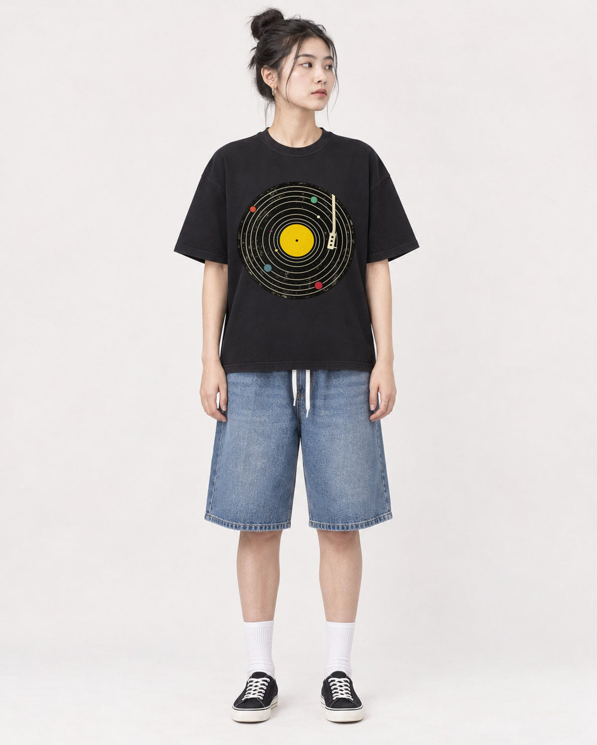 Mockup Boxy Heavyweight Tee Black female full-body 41