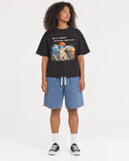 Mockup Boxy Heavyweight Tee Black female full-body 05