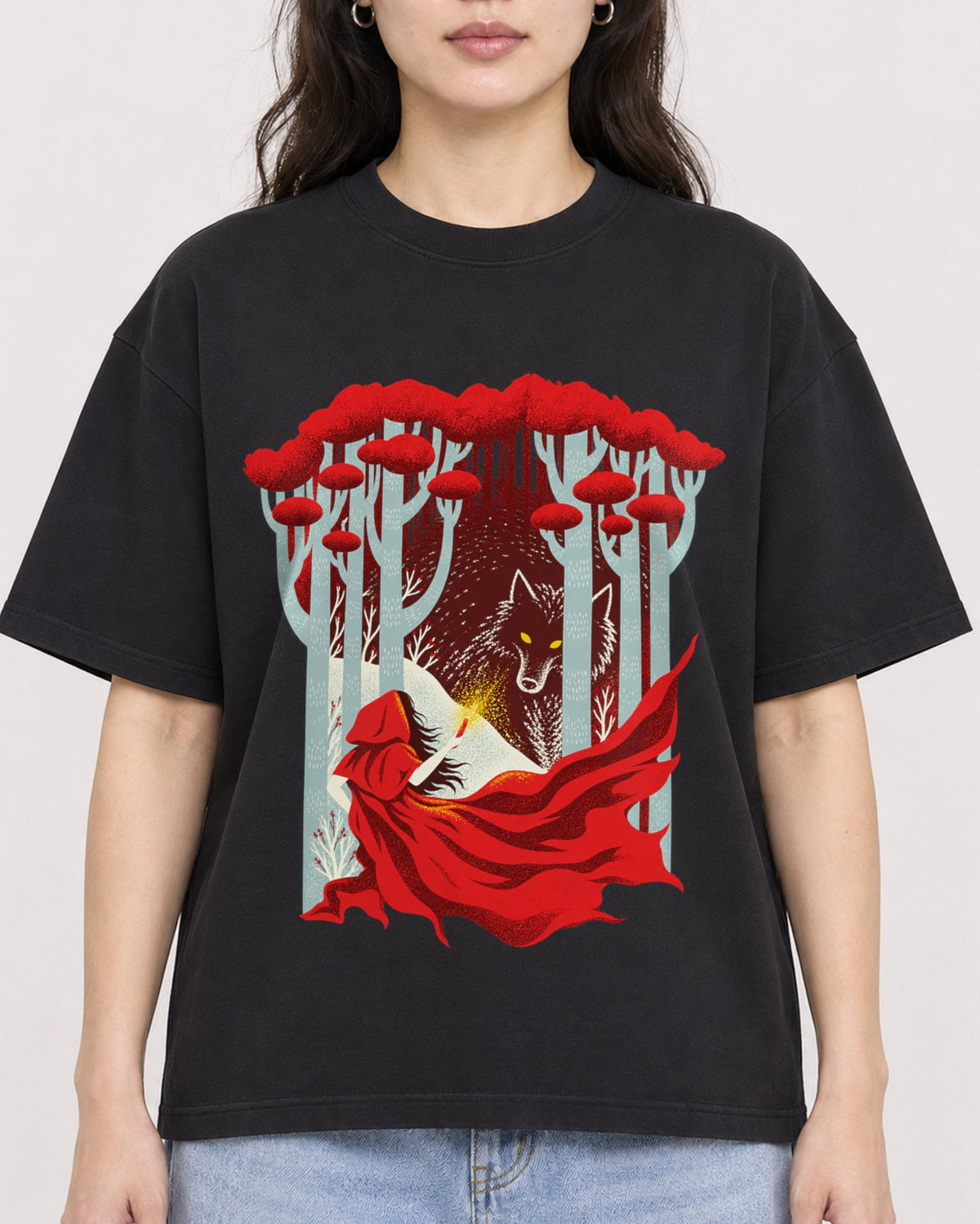 Mockup Boxy Heavyweight Tee Black female close-up 03