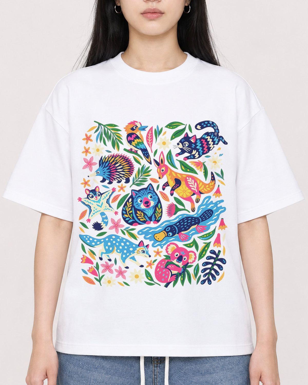 Mockup Boxy Heavyweight Tee White female close-up 01