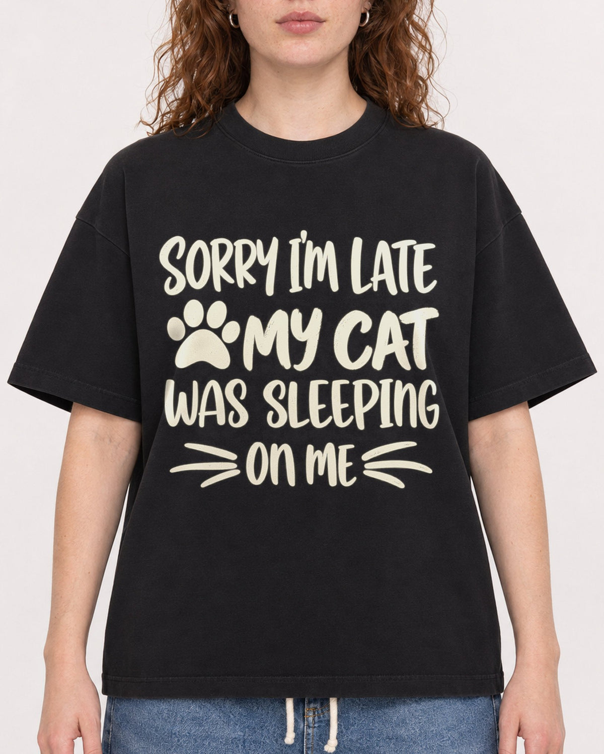 Mockup Boxy Heavyweight Tee Black female close-up 09