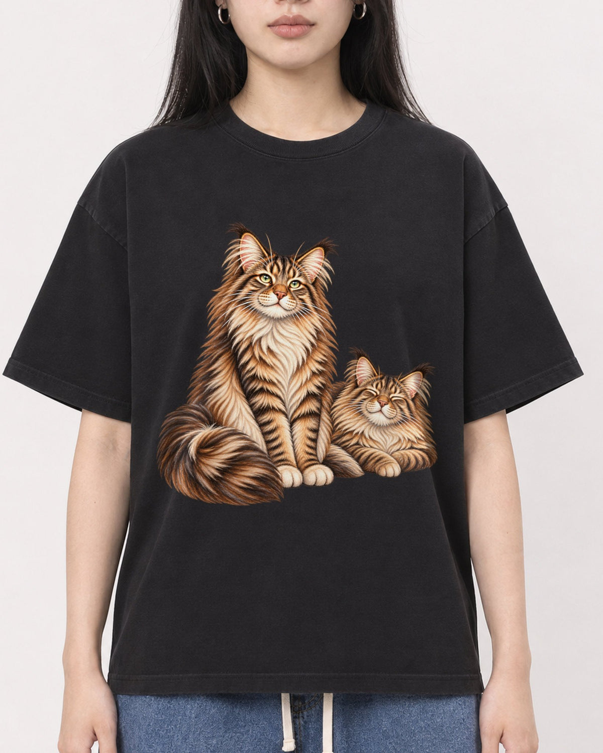 Mockup Boxy Heavyweight Tee Black female close-up 01