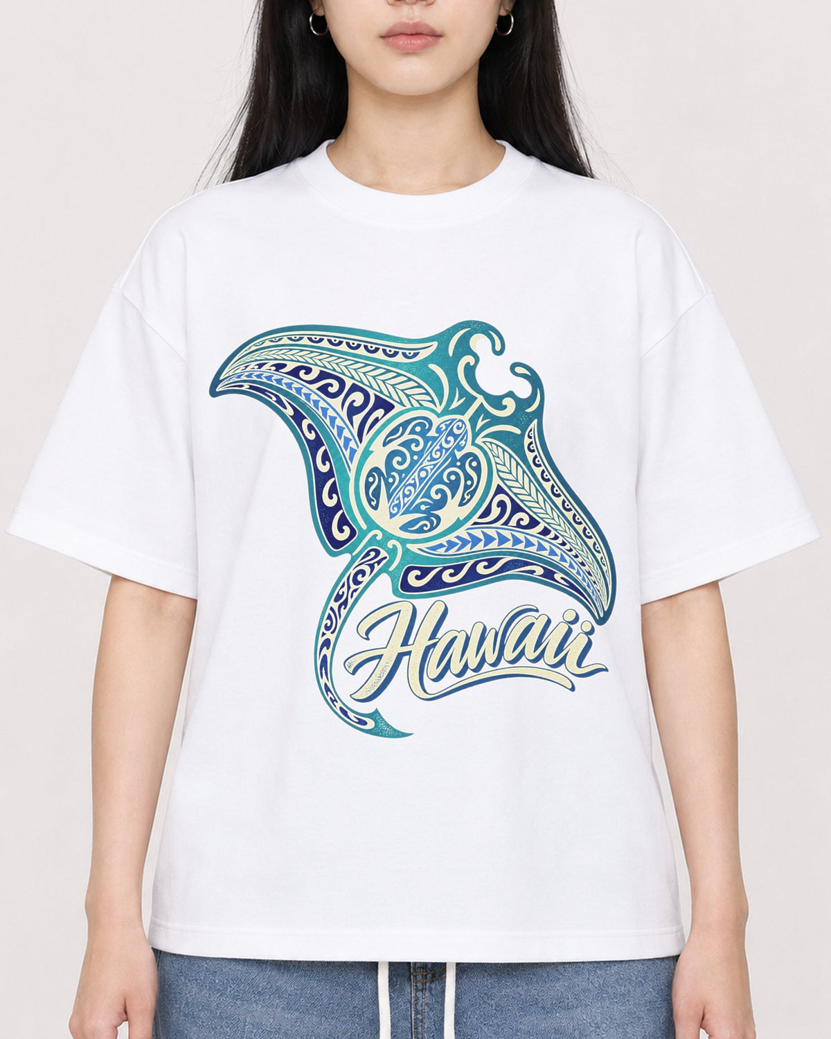 Mockup Boxy Heavyweight Tee White female close-up 01