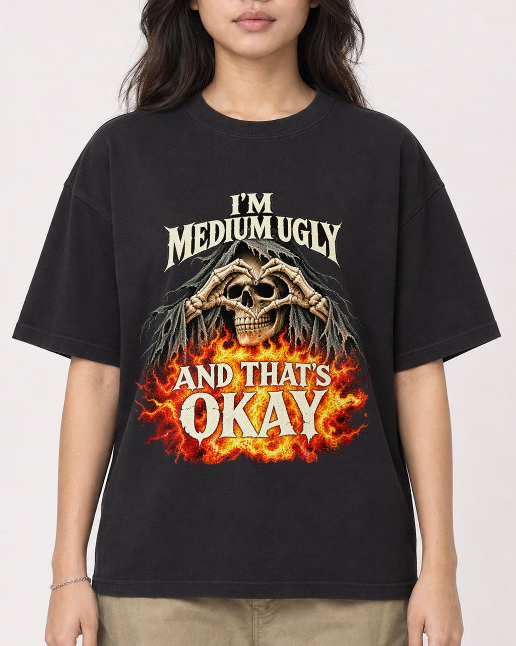Mockup Boxy Heavyweight Tee Black female close-up 02