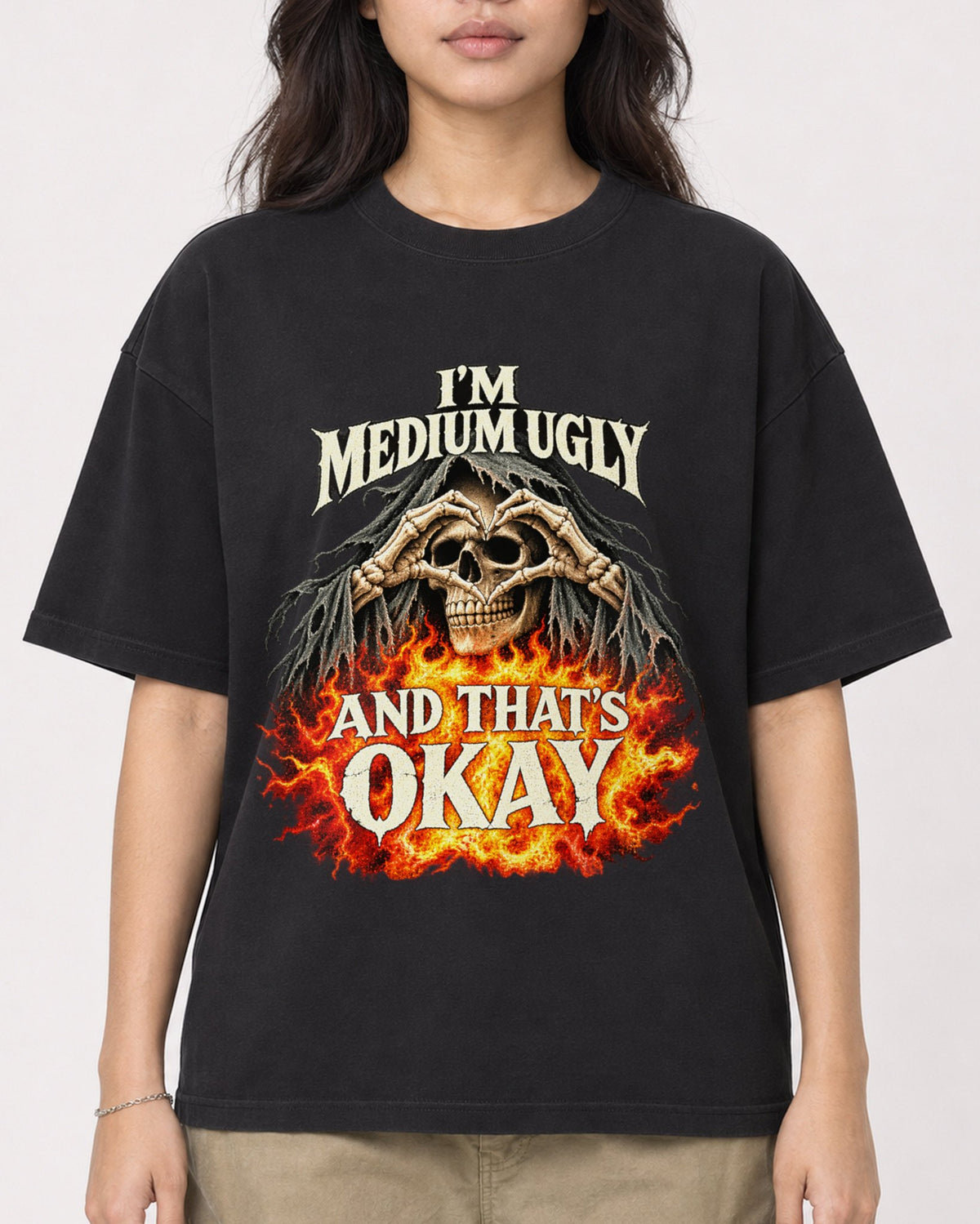 Mockup Boxy Heavyweight Tee Black female close-up 02