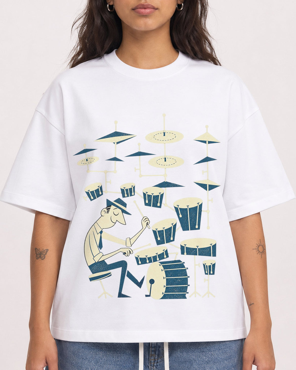 Mockup Boxy Heavyweight Tee White female close-up 06