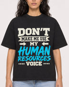 Mockup Boxy Heavyweight Tee Black female close-up 07