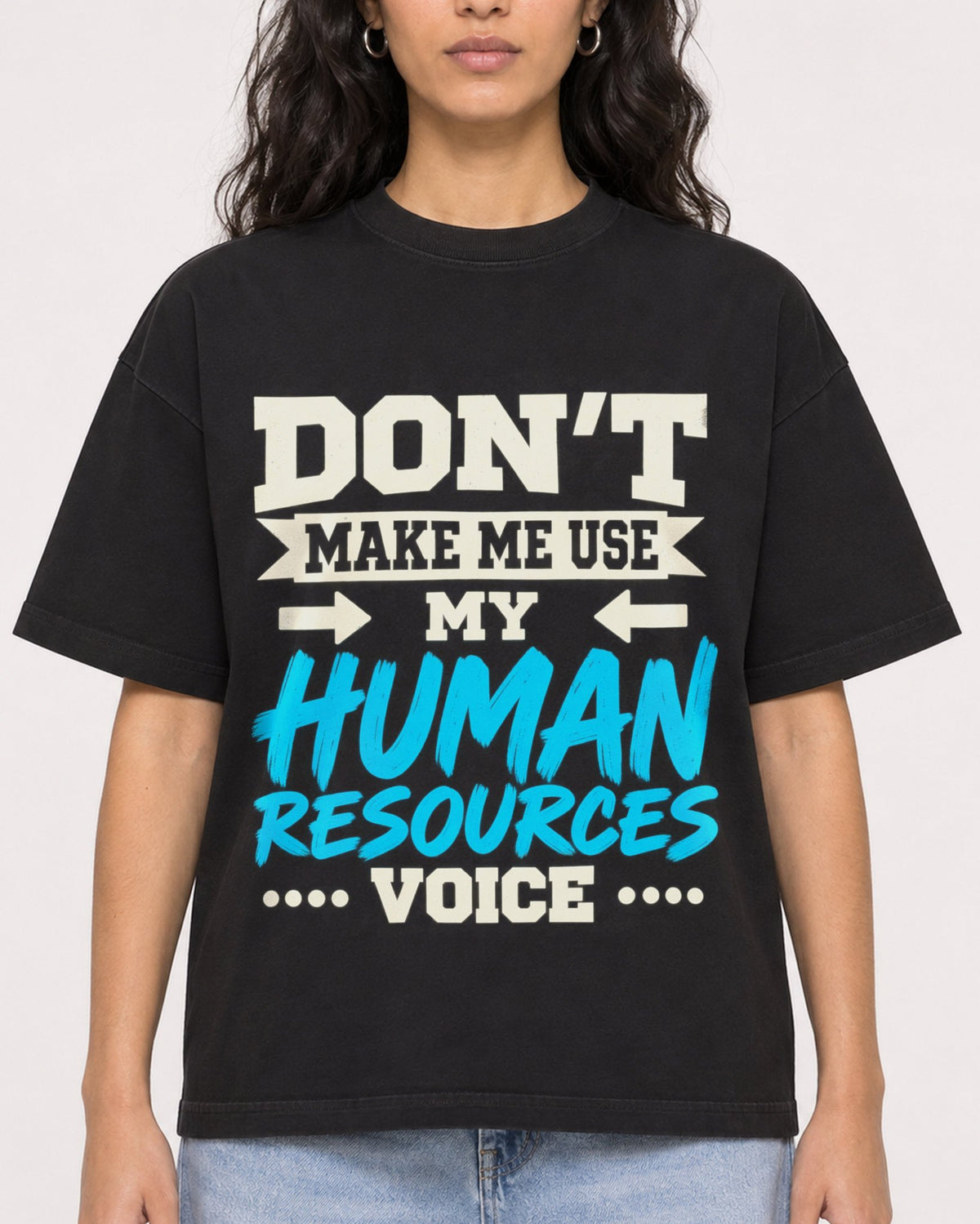 Mockup Boxy Heavyweight Tee Black female close-up 07