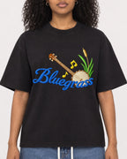 Mockup Boxy Heavyweight Tee Black female close-up 05