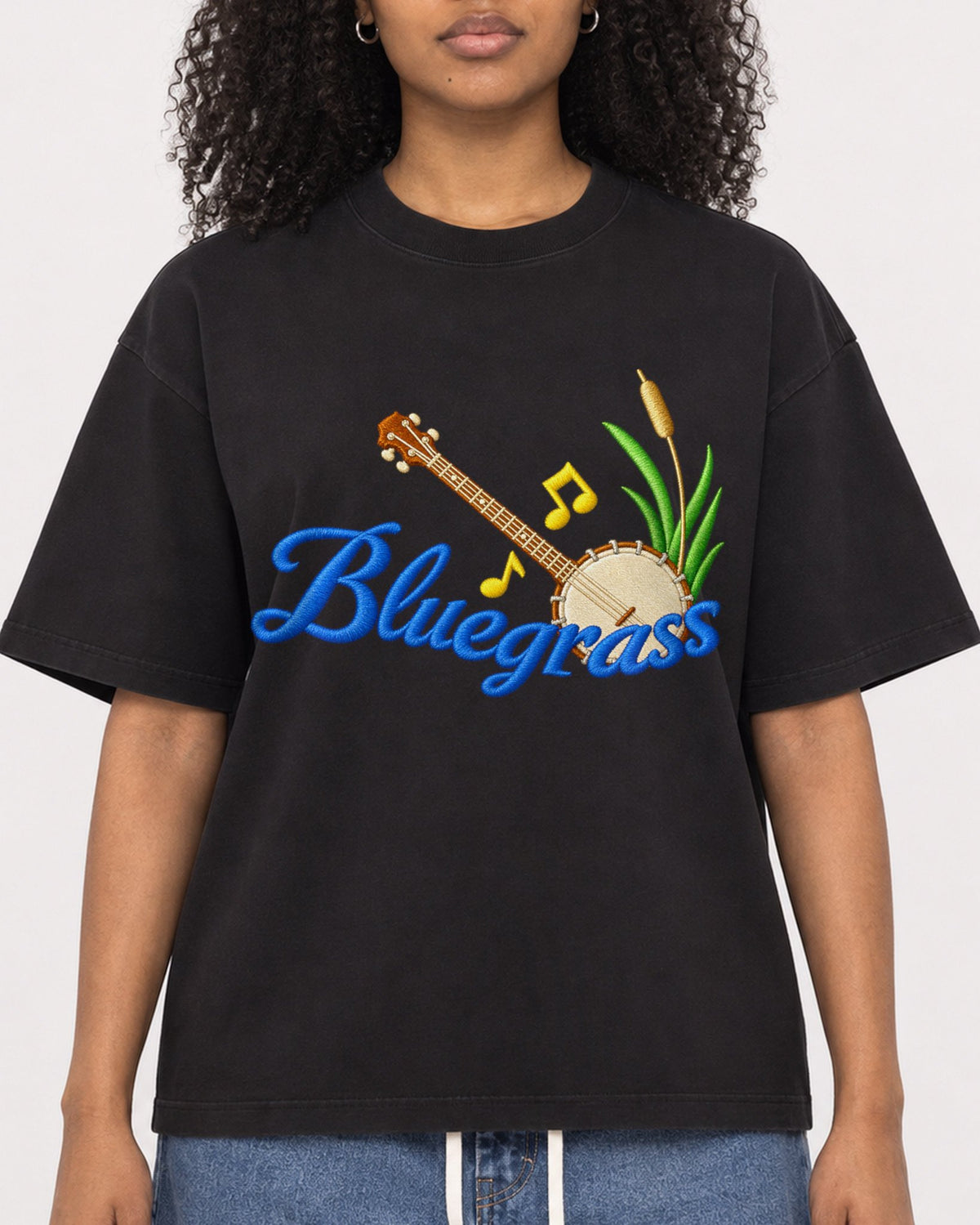 Mockup Boxy Heavyweight Tee Black female close-up 05