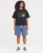 Mockup Boxy Heavyweight Tee Black female full-body 05