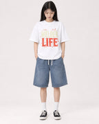 Mockup Boxy Heavyweight Tee White female full-body 01