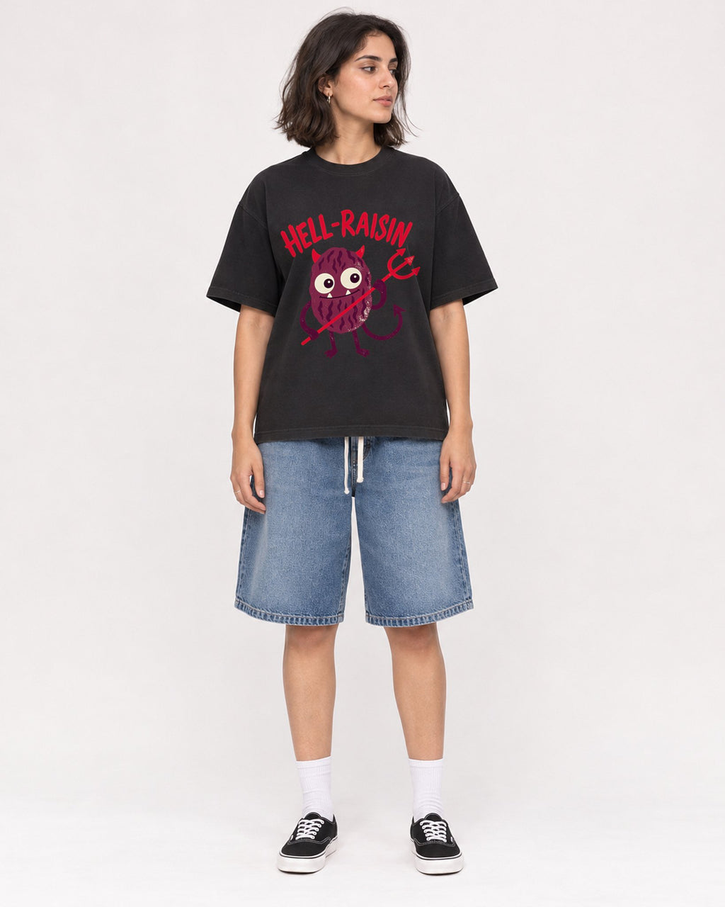Mockup Boxy Heavyweight Tee Black female full-body 37