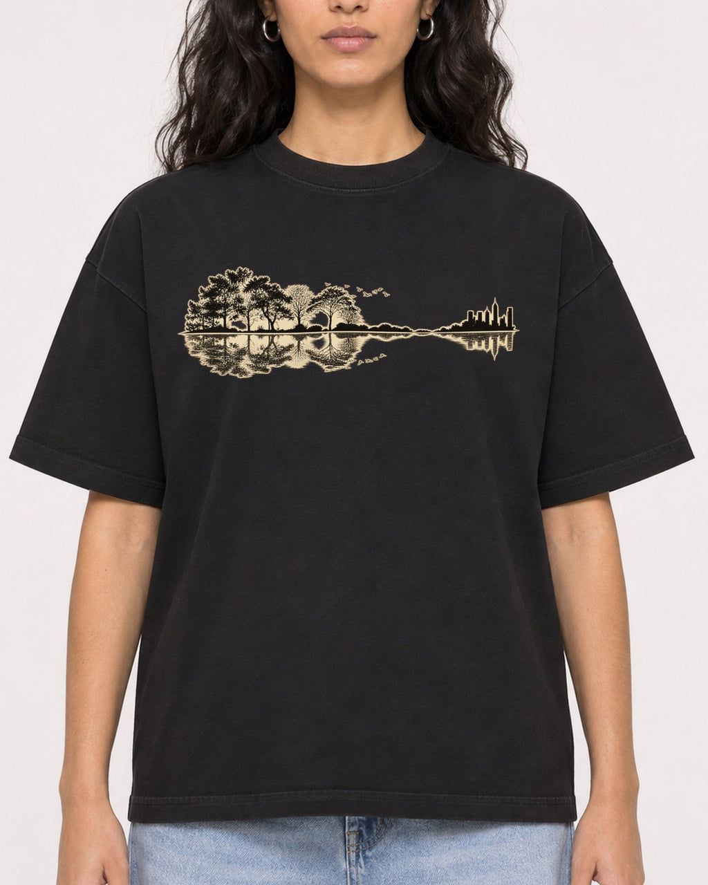 Mockup Boxy Heavyweight Tee Black female close-up 07