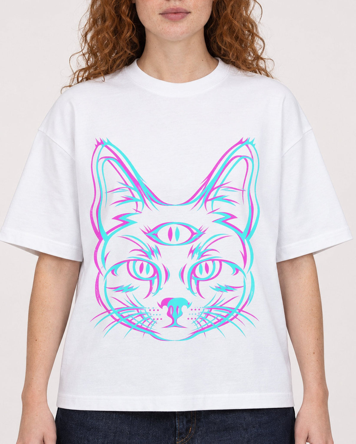 Mockup Boxy Heavyweight Tee White female close-up 09