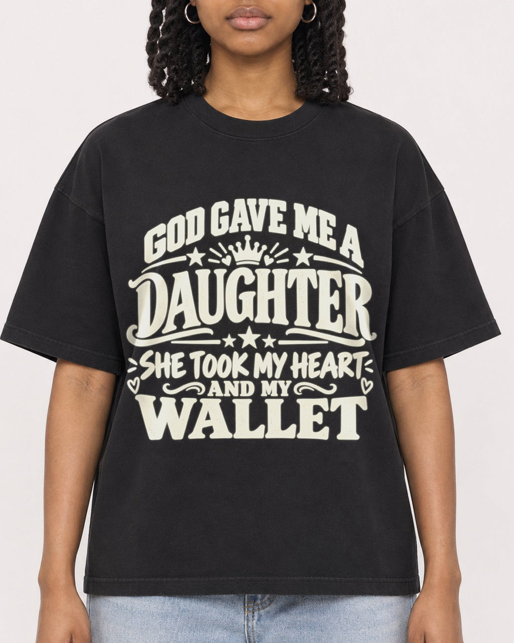 Mockup Boxy Heavyweight Tee Black female close-up 15