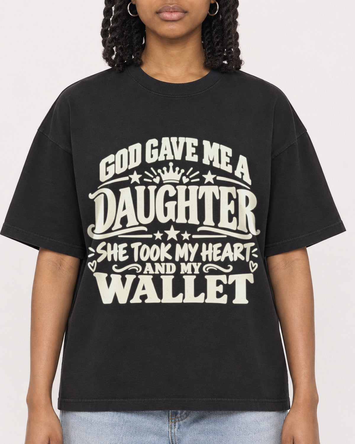Mockup Boxy Heavyweight Tee Black female close-up 15