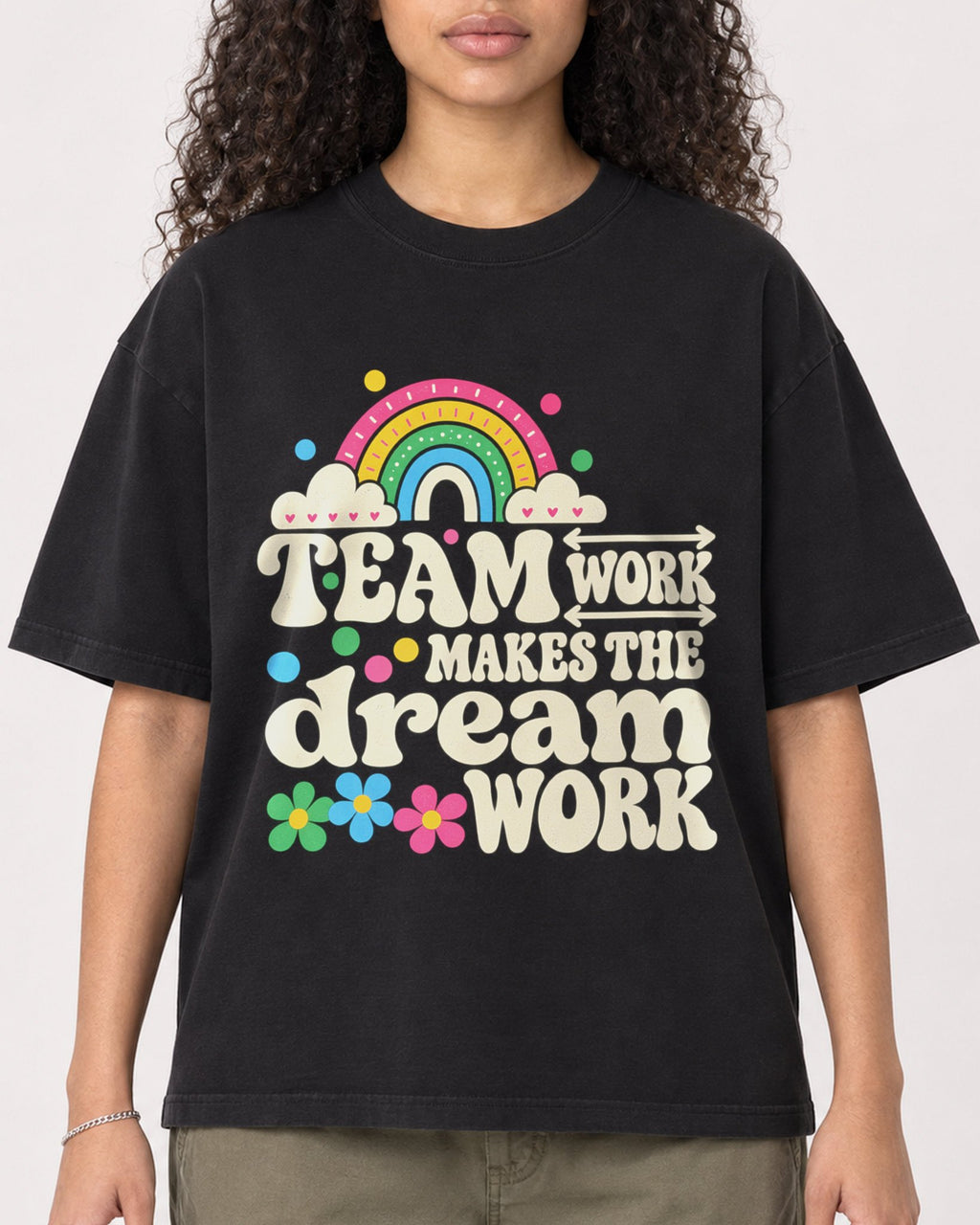 Mockup Boxy Heavyweight Tee Black female close-up 10
