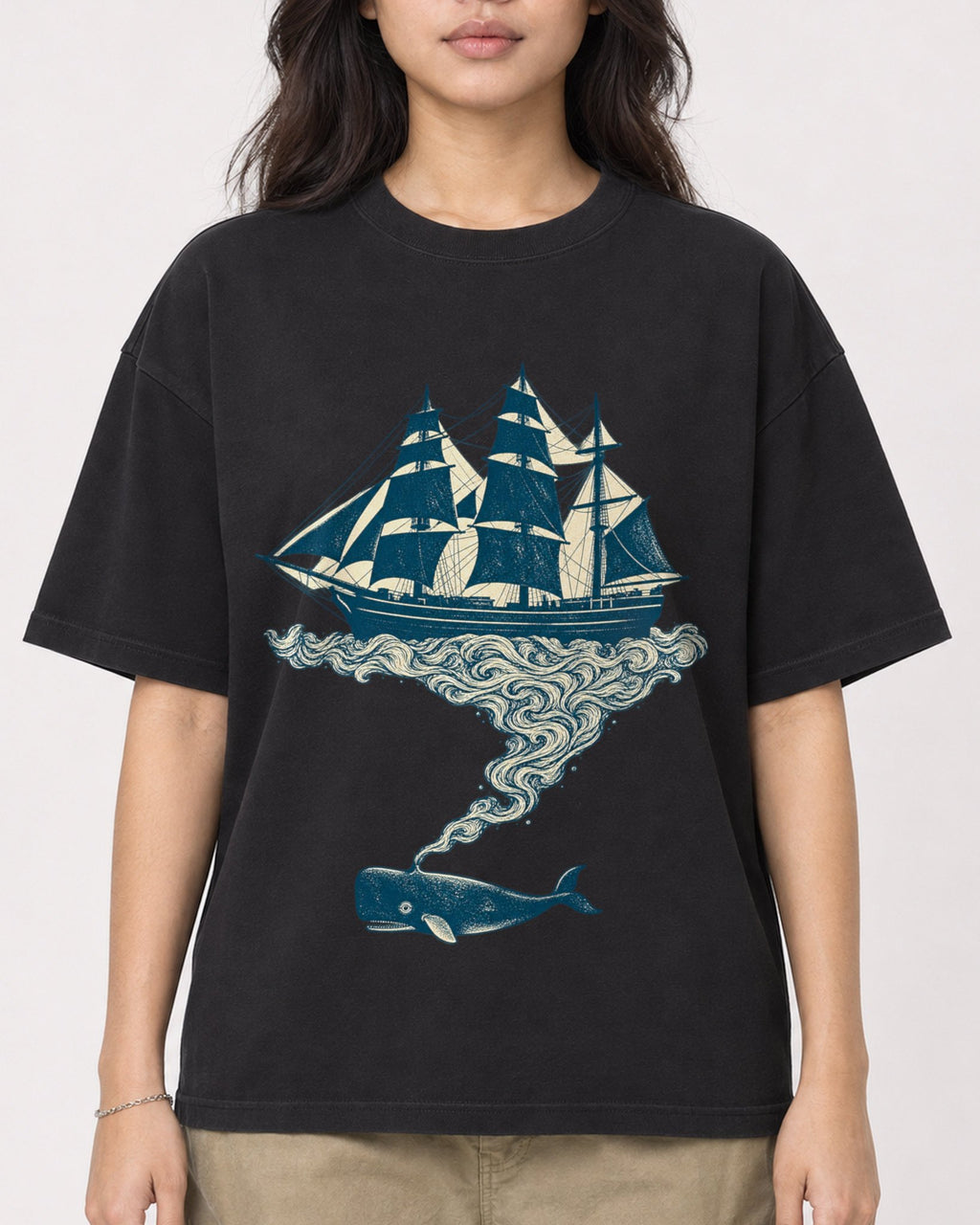Mockup Boxy Heavyweight Tee Black female close-up 02