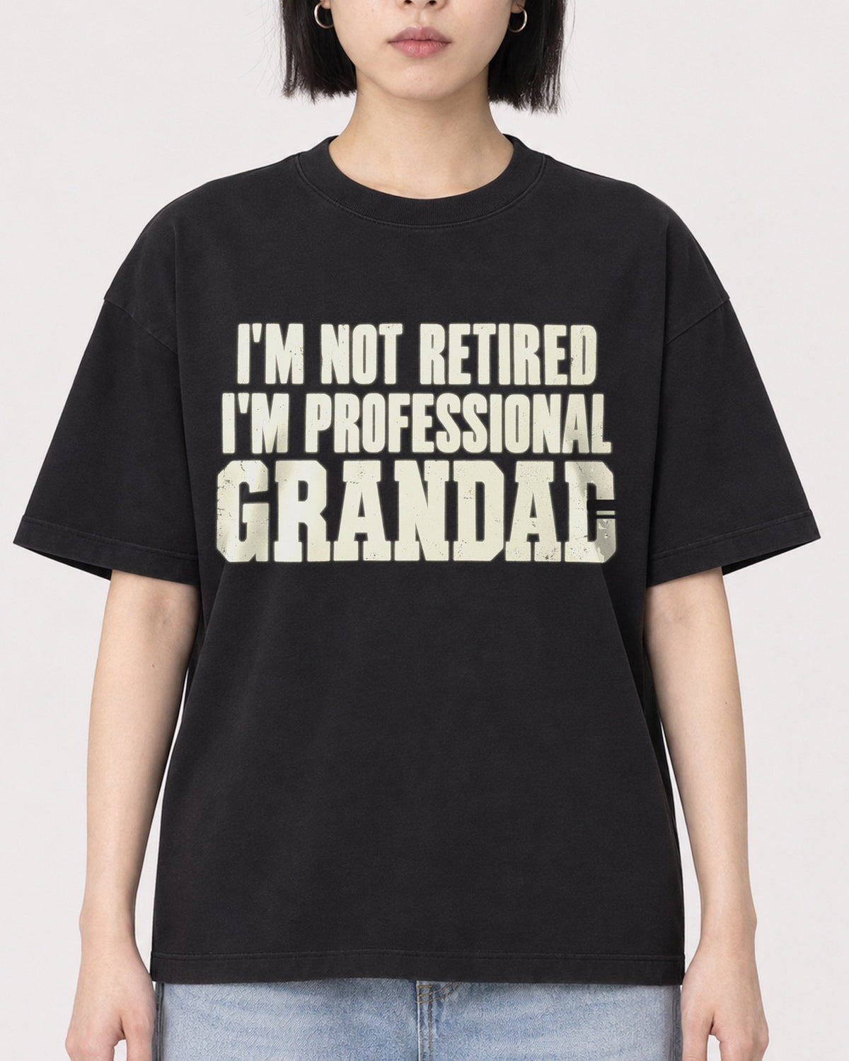 Mockup Boxy Heavyweight Tee Black female close-up 11
