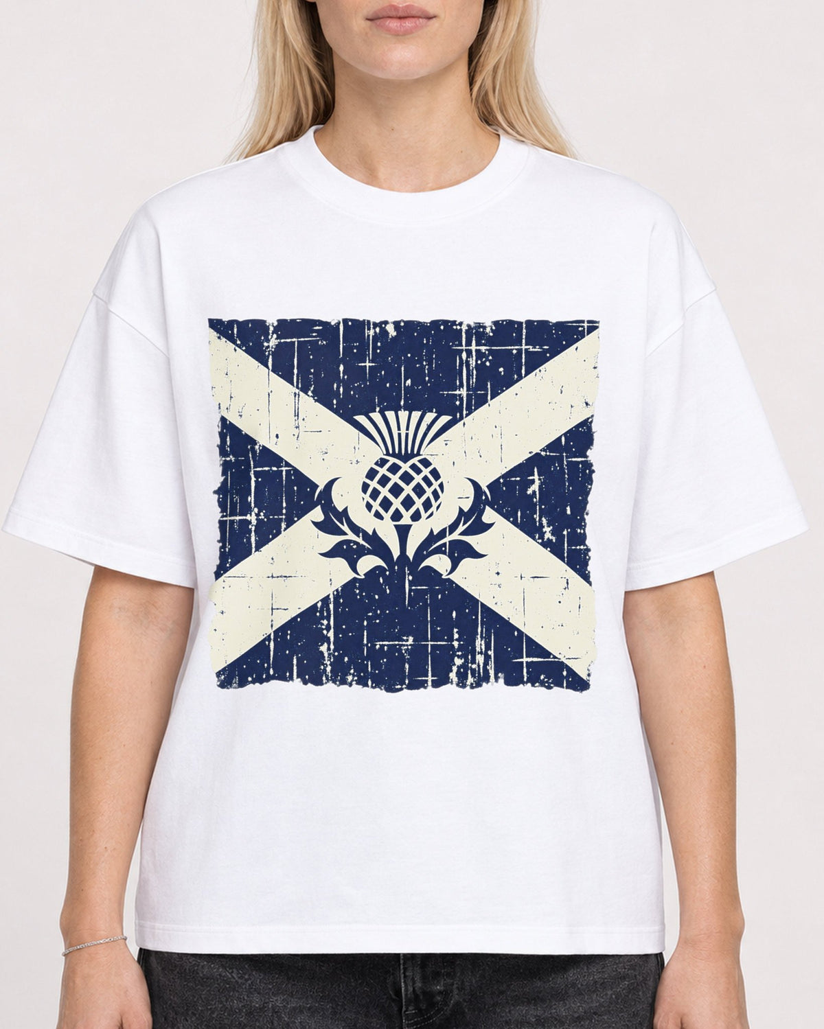 Mockup Boxy Heavyweight Tee White female close-up 08