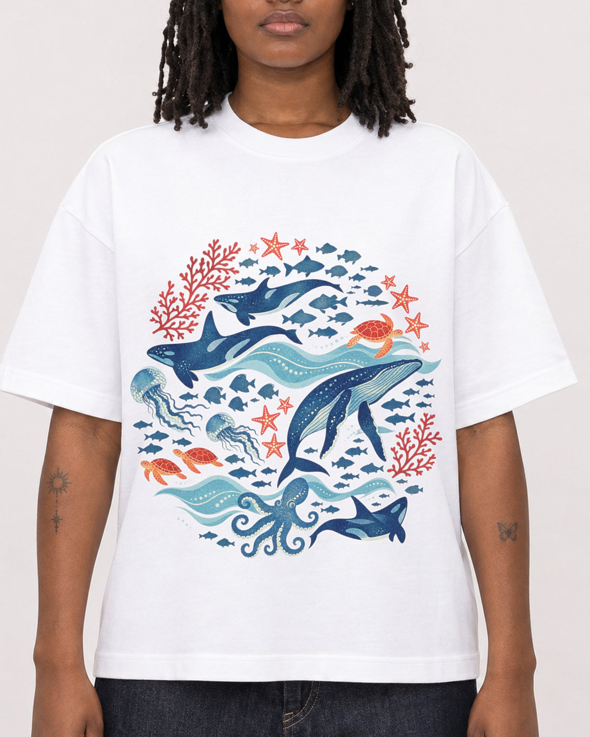 Mockup Boxy Heavyweight Tee White female close-up 24