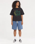 Mockup Boxy Heavyweight Tee Black female full-body 05