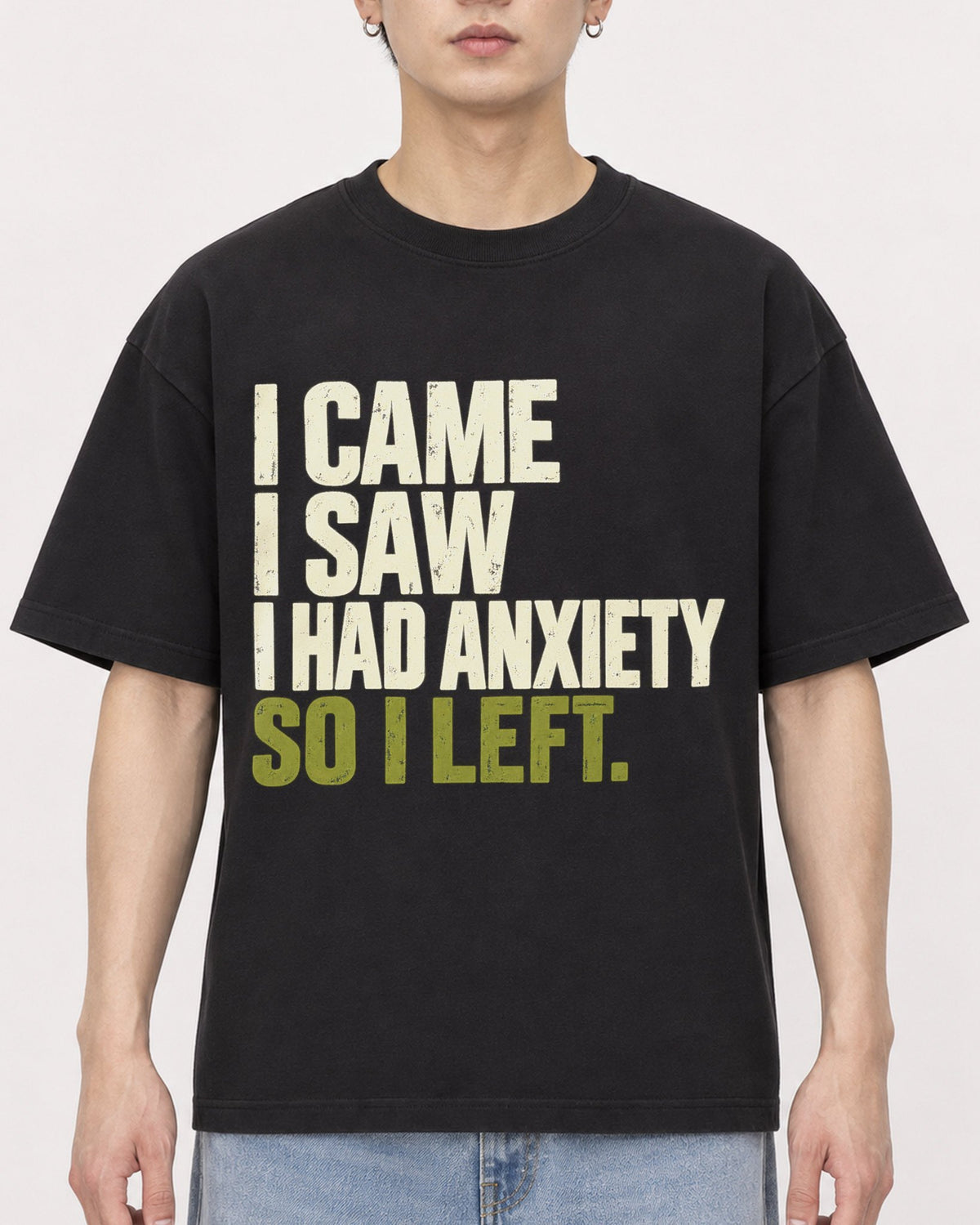 Mockup Boxy Heavyweight Tee Black male close-up 01