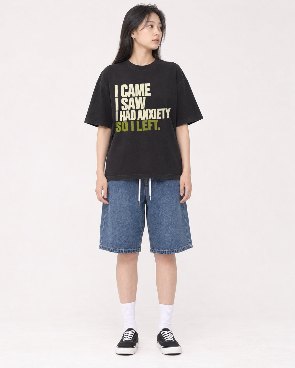 Mockup Boxy Heavyweight Tee Black female full-body 01