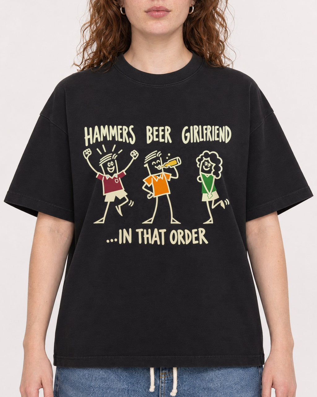 Mockup Boxy Heavyweight Tee Black female close-up 09