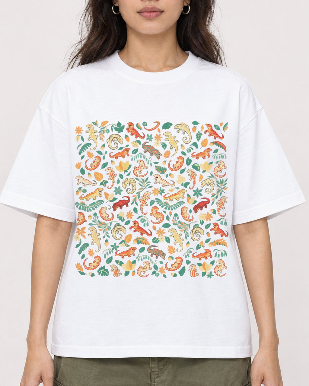 Mockup Boxy Heavyweight Tee White female close-up 02