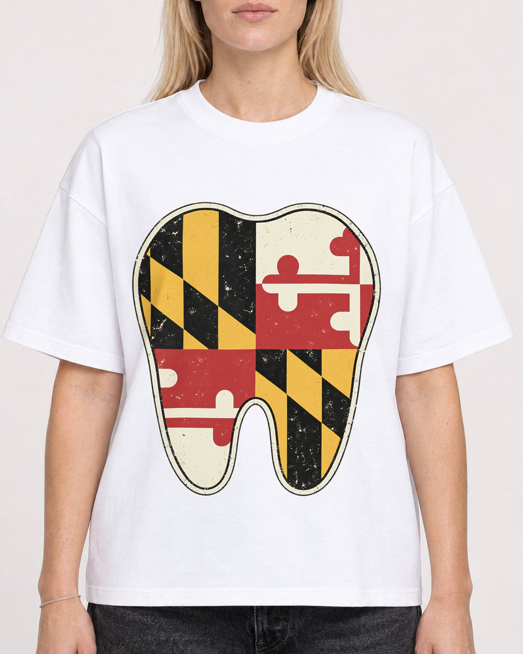 Mockup Boxy Heavyweight Tee White female close-up 08