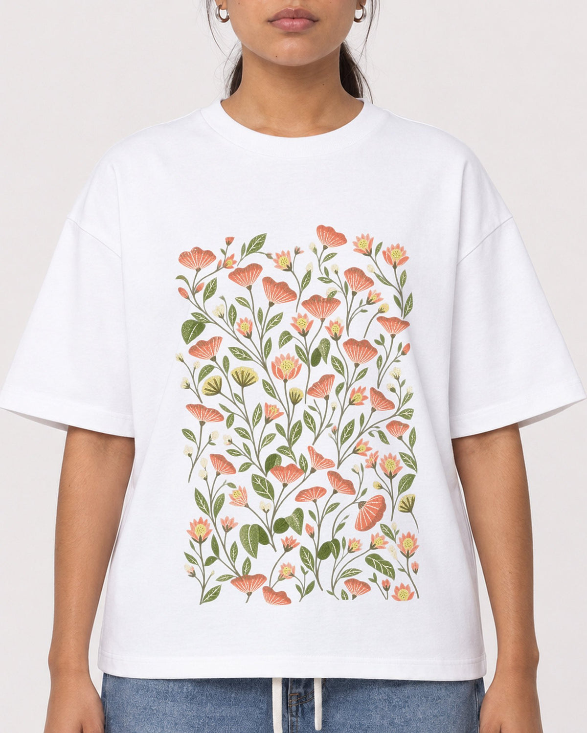 Mockup Boxy Heavyweight Tee White female close-up 16