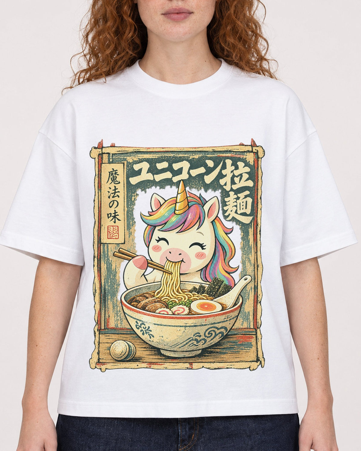 Mockup Boxy Heavyweight Tee White female close-up 09