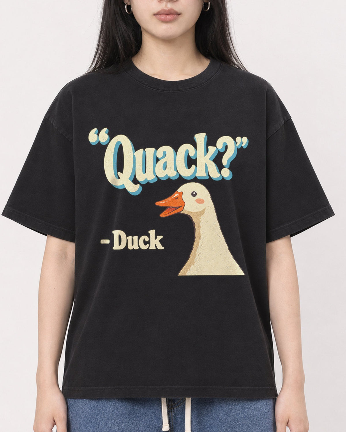 Mockup Boxy Heavyweight Tee Black female close-up 01