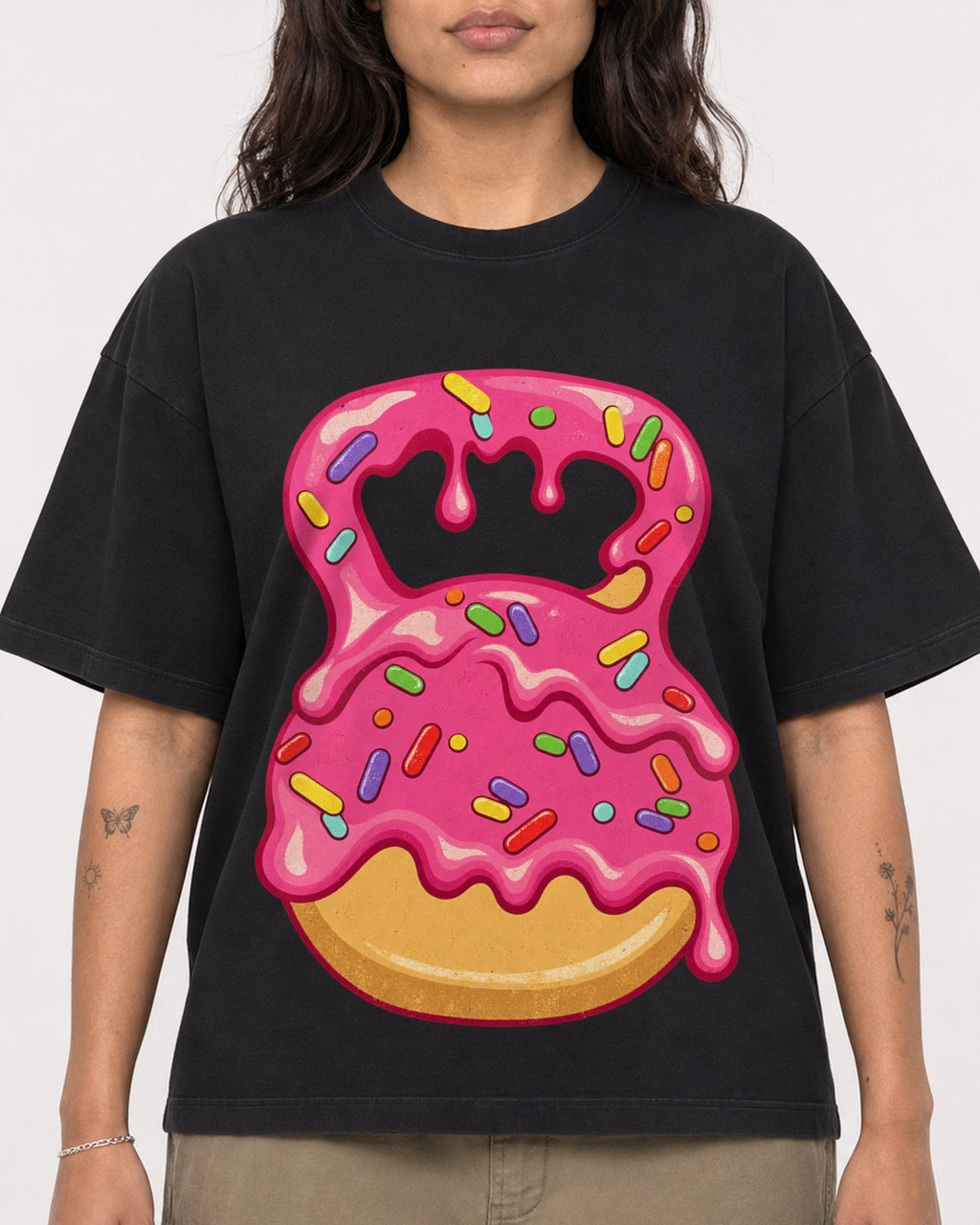 Mockup Boxy Heavyweight Tee Black female close-up 06