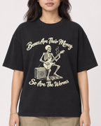 Mockup Boxy Heavyweight Tee Black female close-up 02