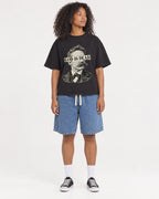 Mockup Boxy Heavyweight Tee Black female full-body 05