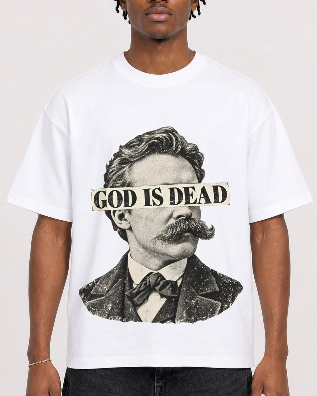 Mockup Boxy Heavyweight Tee White male close-up 05