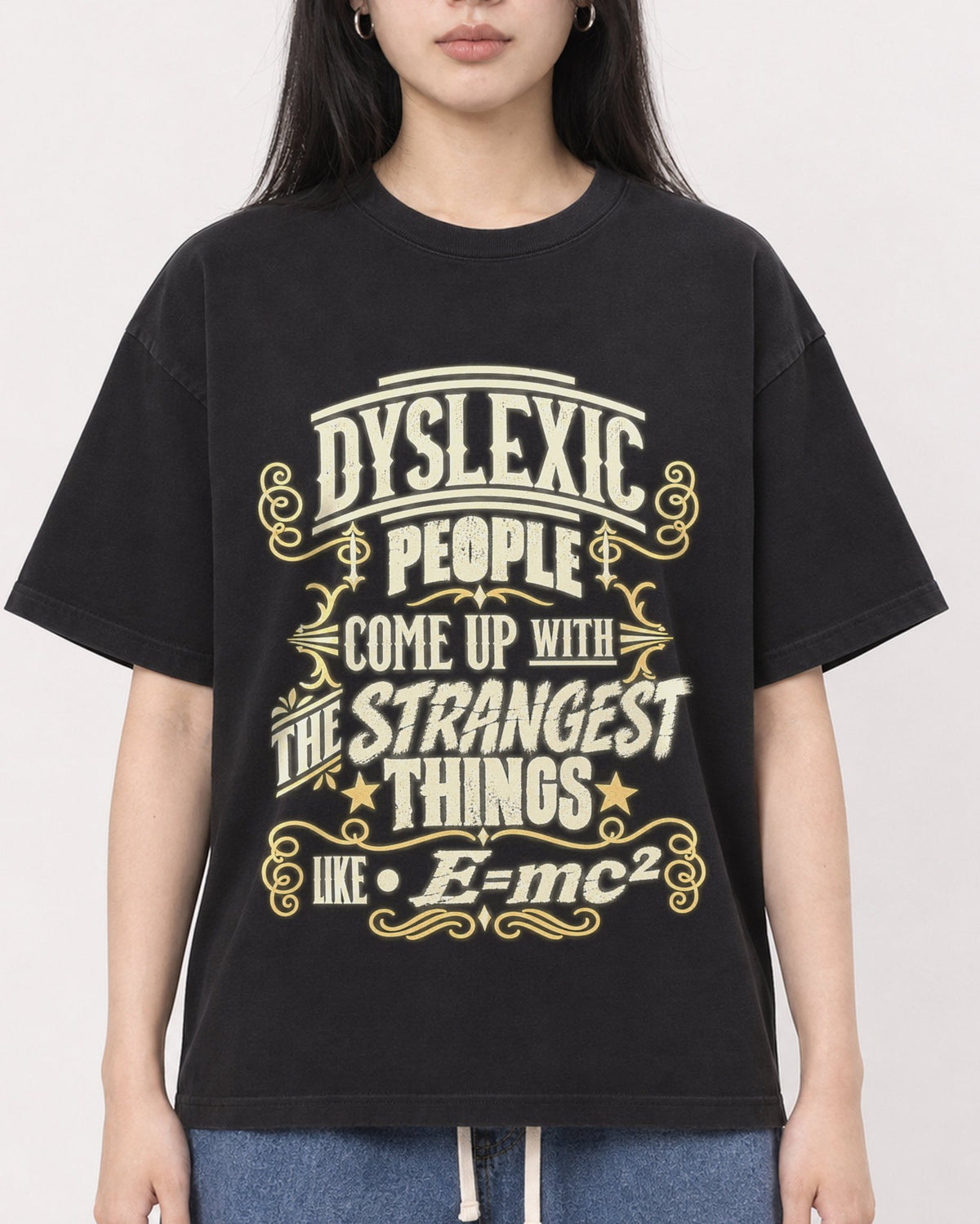 Mockup Boxy Heavyweight Tee Black female close-up 01