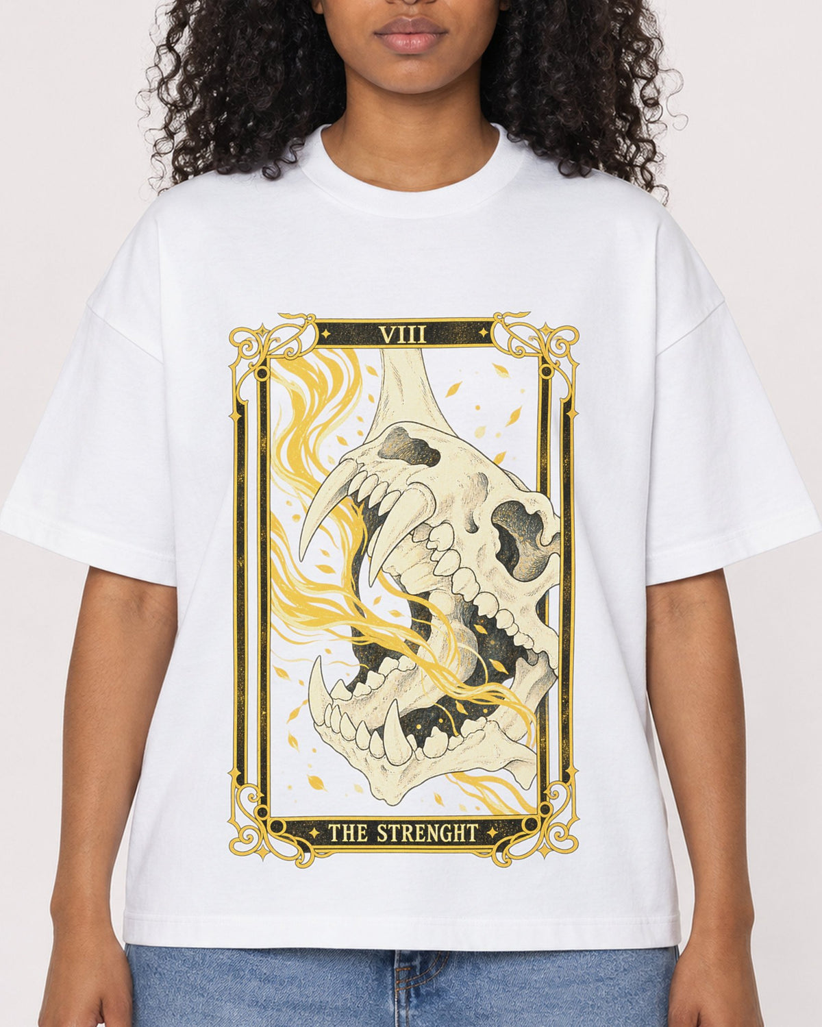 Mockup Boxy Heavyweight Tee White female close-up 05