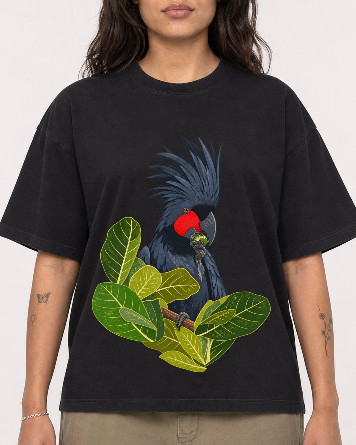 Mockup Boxy Heavyweight Tee Black female close-up 06