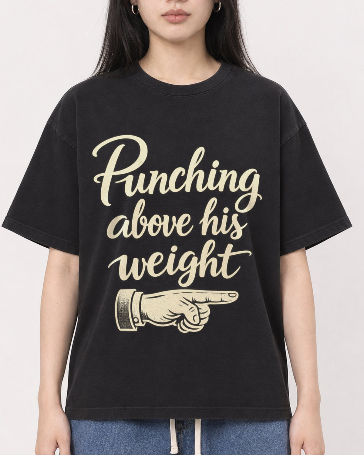 Mockup Boxy Heavyweight Tee Black female close-up 01