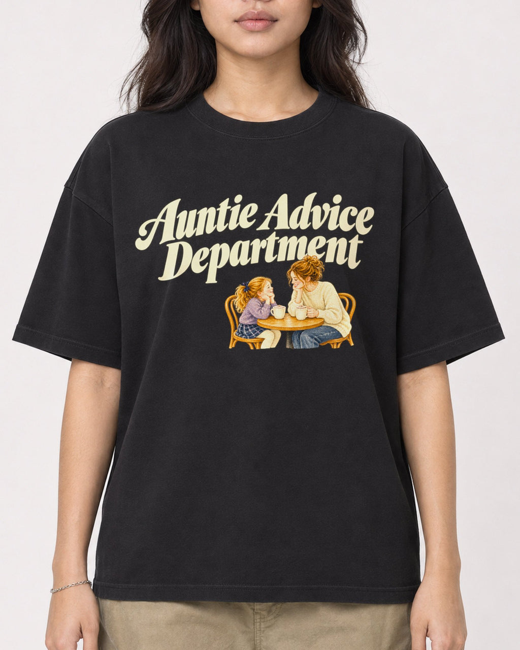 Mockup Boxy Heavyweight Tee Black female close-up 02