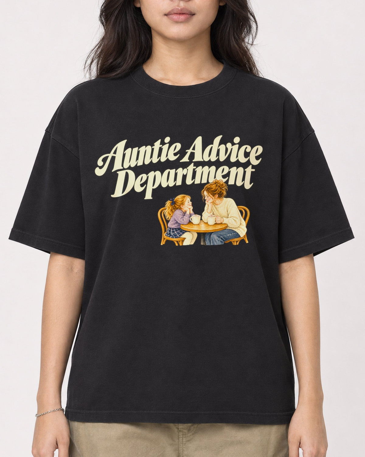 Mockup Boxy Heavyweight Tee Black female close-up 02