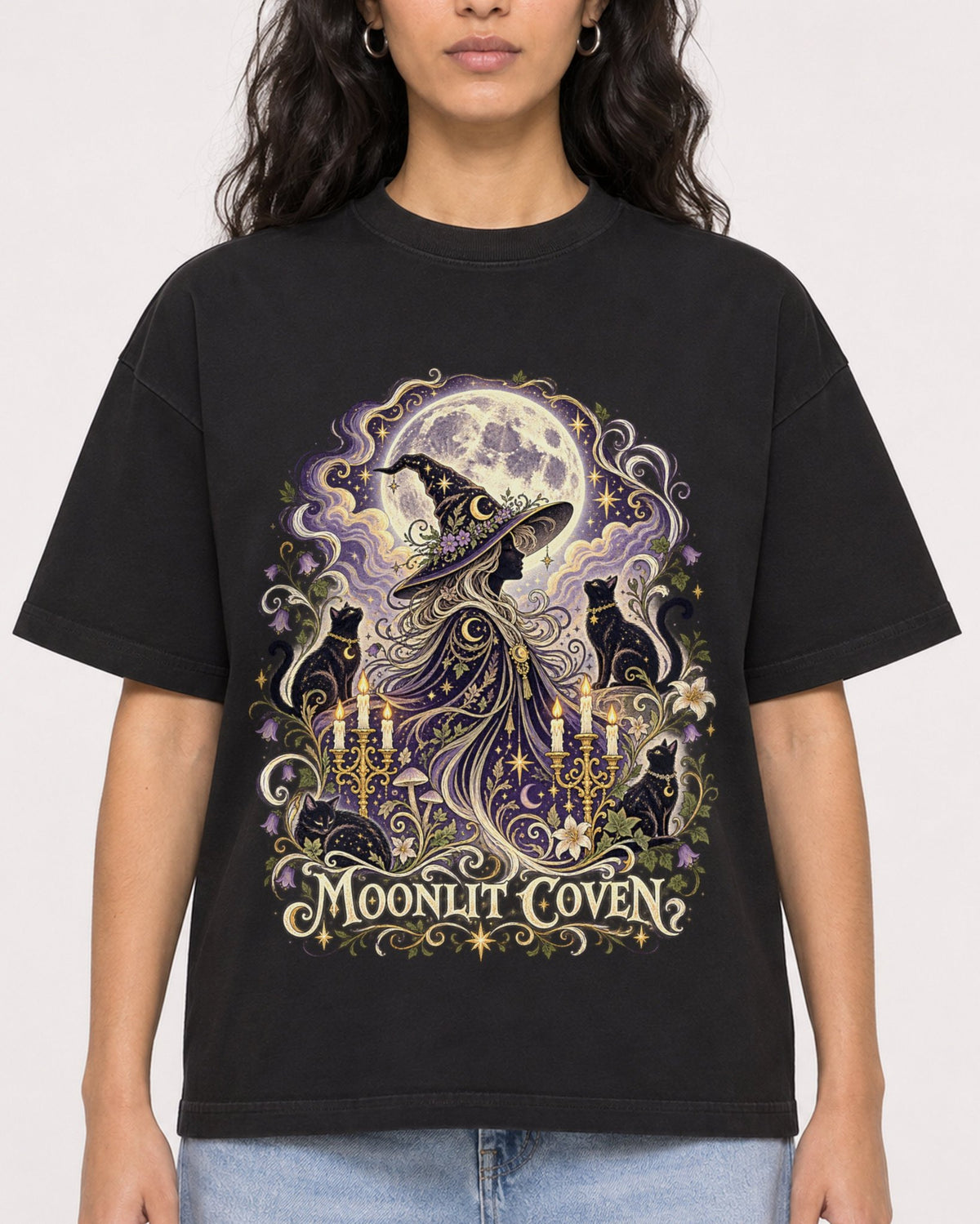 Mockup Boxy Heavyweight Tee Black female close-up 07